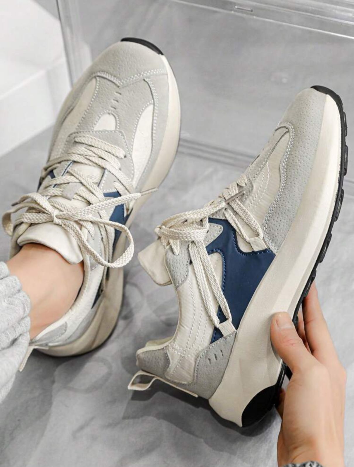 Sneaker